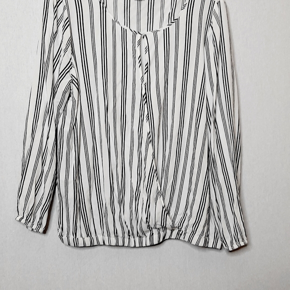 Torrid blouse - Picture 10 of 11